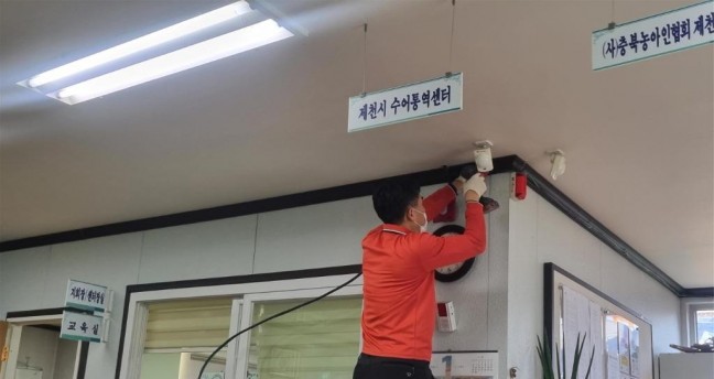 청풍소방안전공사 유호경 대표, 제천농아인복지센터에 냉·난방기 후원