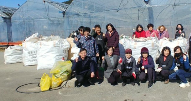 한국여성농업인보은군연합회, 쾌적한 농촌공간 조성을 위한 영농폐기물 수거 활동 펼쳐