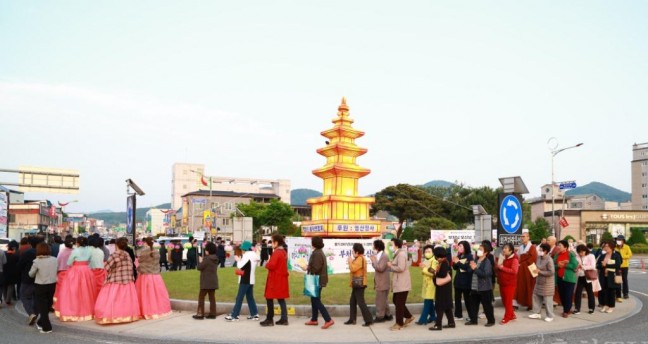 청양군불자연합회, '2567번째 부처님오신날'...봉축탑 점등식