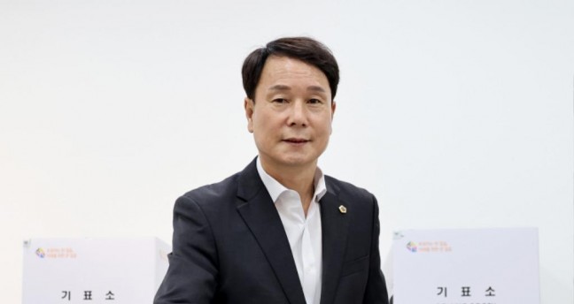 대전시의회 이상래 의장, 5일 제22대 국회의원선거 사전투표 참여