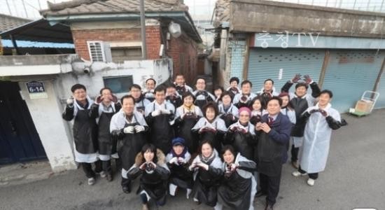 경기도의회, 소외계층에 연탄·김장김치 전달